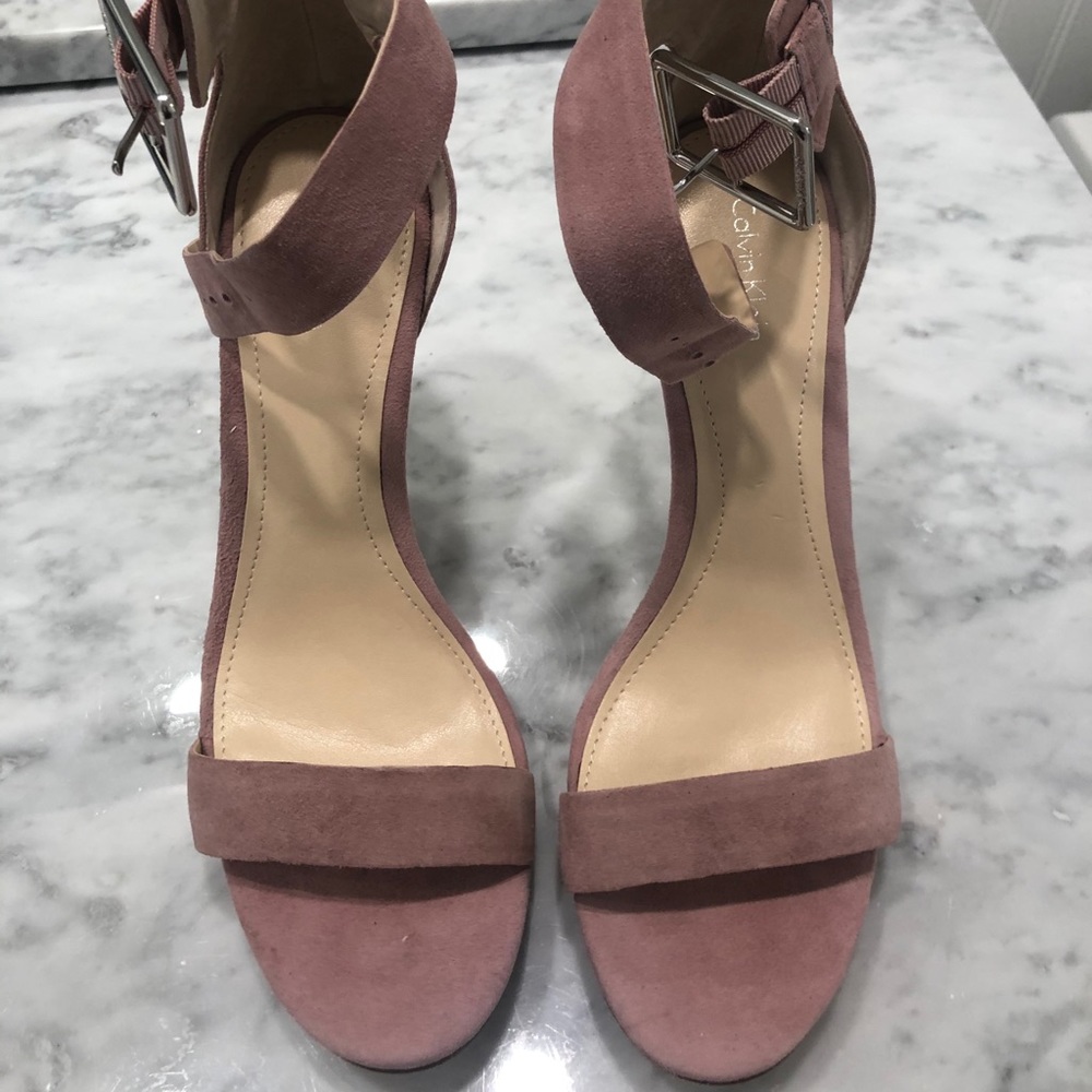 4 inch Calvin Klein shoes size 9